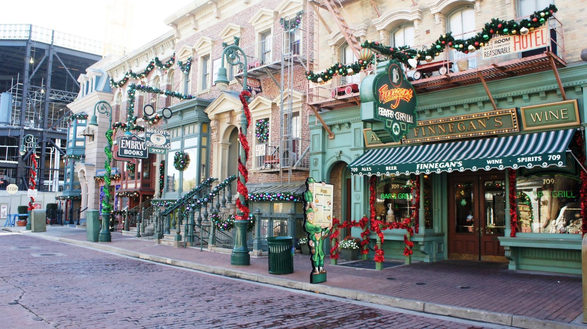 Universal Orlando holiday decorations 2012 a photo tour